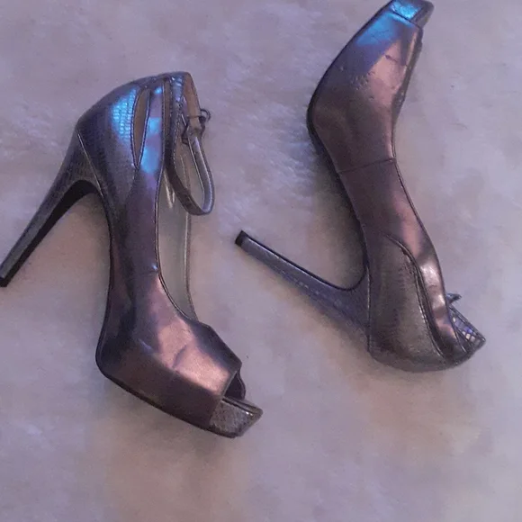 Fashionable Shoes Heels - Picture 3 of 4